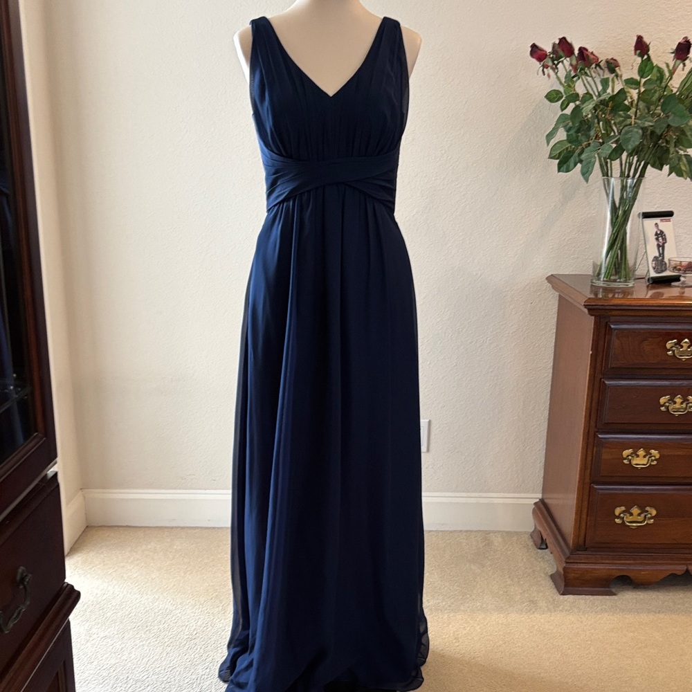 Weddington Way Navy V-Neck Sleeveless Sz 6 Gown
